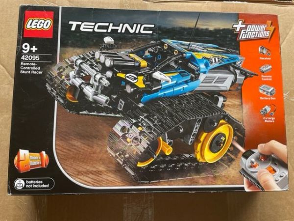 LEGO Technic 42095 RC stunt racer