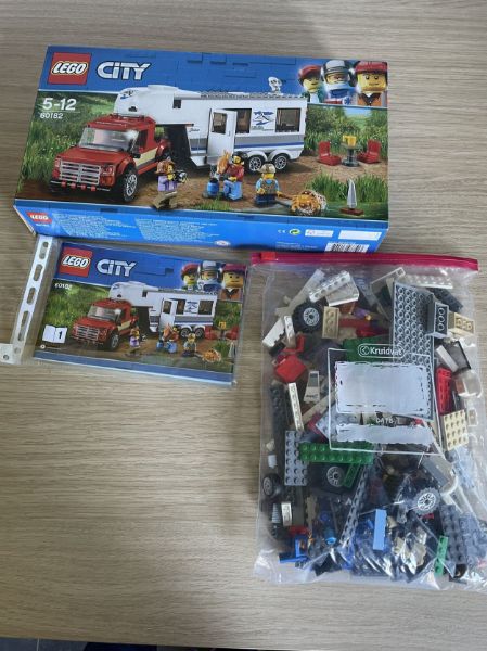 Afbeeldingen van LEGO City 60182 Pick-uptruck en caravan