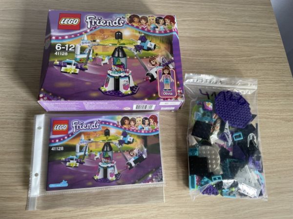 Afbeeldingen van LEGO Friends 41128 Pretpark ruimtevlucht