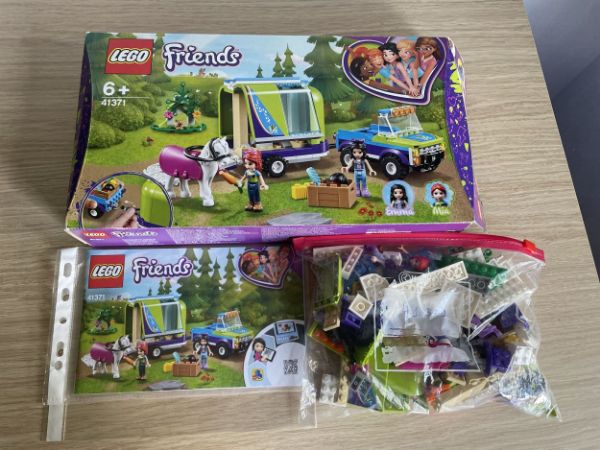 Afbeeldingen van LEGO Friends 41371 Mia's paardentrailer