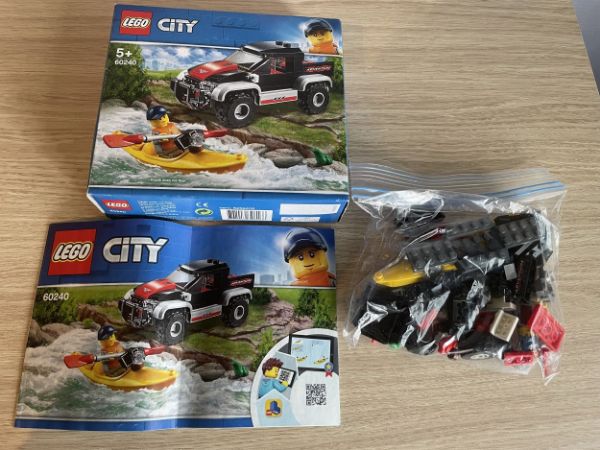 Afbeeldingen van LEGO City 60240 Kajak avontuur