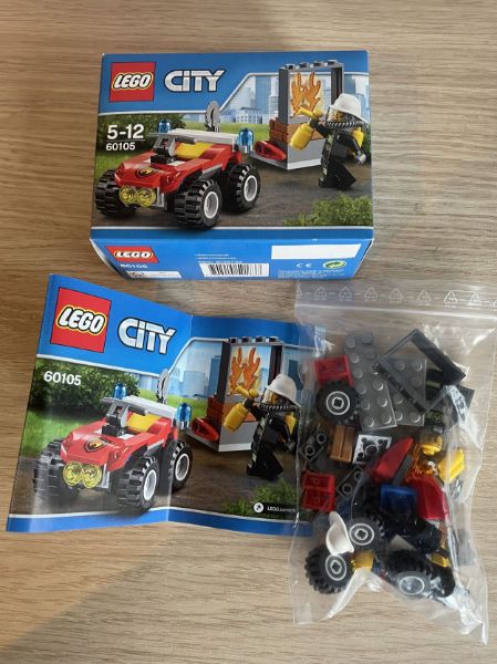 Afbeeldingen van LEGO City 60105 Brandweer terreinwagen