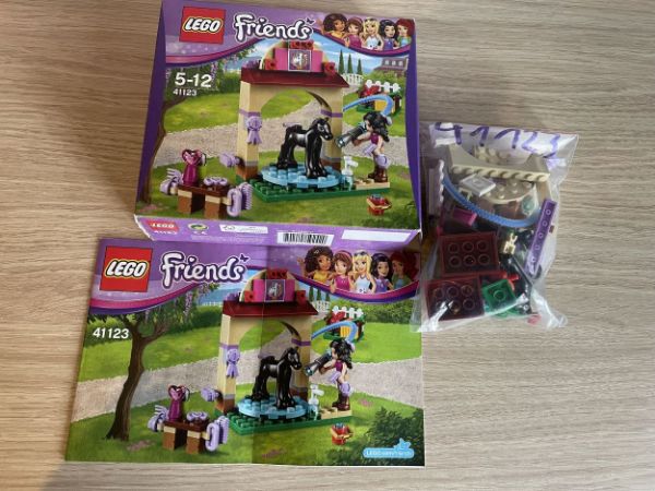 Afbeeldingen van LEGO Friends 41123 Veulen wasplaats