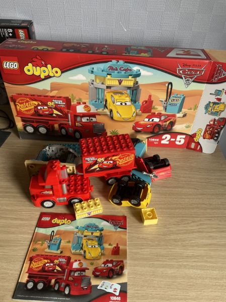 Afbeeldingen van Duplo 10846 Flo's café