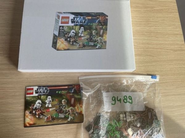 Afbeeldingen van LEGO 9489 Endor Rebel Trooper & Imperial Trooper Battle Pack