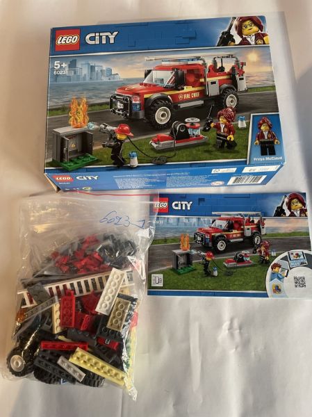 Afbeeldingen van LEGO 60231 City Reddingswagen van Brandweercommandant