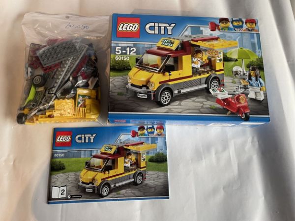 Afbeeldingen van LEGO City 60150 Pizza Bestelwagen