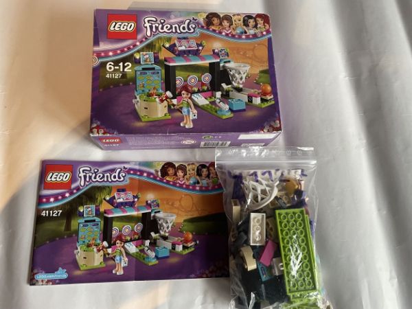 Afbeeldingen van LEGO Friends 41127 Pretpark Spelletjeshal