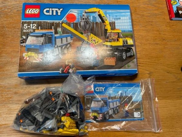 Afbeeldingen van LEGO City 60075 Graafmachine en Truck