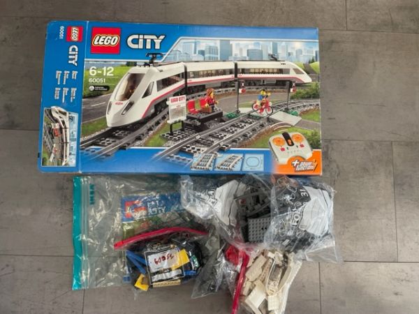 Afbeeldingen van LEGO City 60051 Hogesnelheidstrein