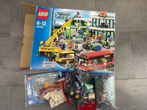 Afbeeldingen van LEGO City 60026 Stadsplein