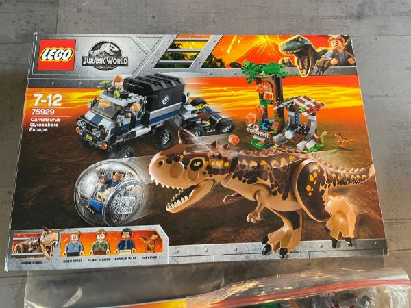 Afbeeldingen van LEGO Jurassic World 75929 Gyrobolontsnapping van Carnotaurus 